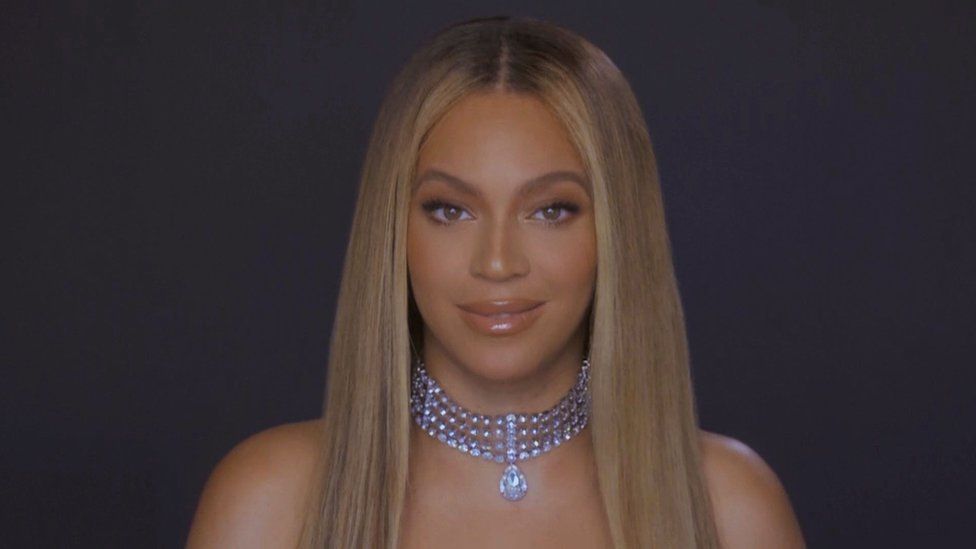 Beyonce smiling facewith diamond necklace