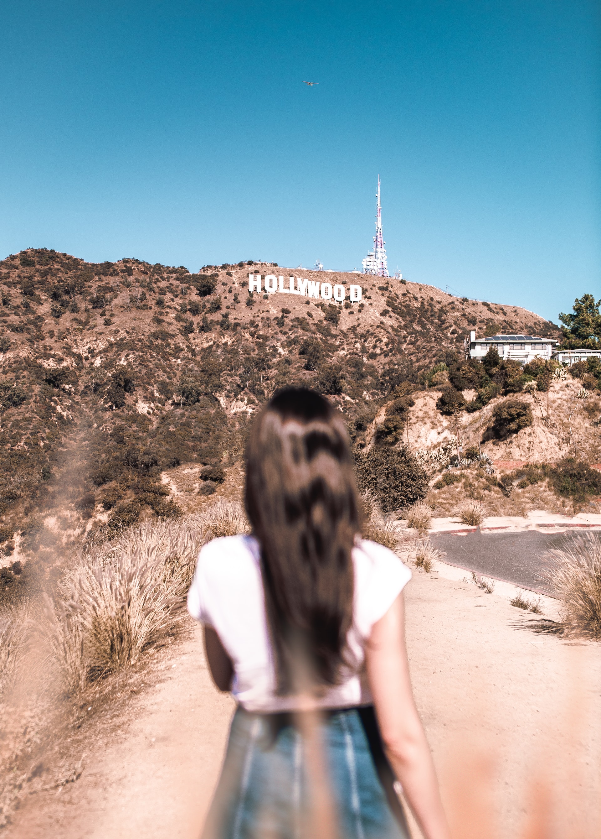Girl in front of the hollywood signal