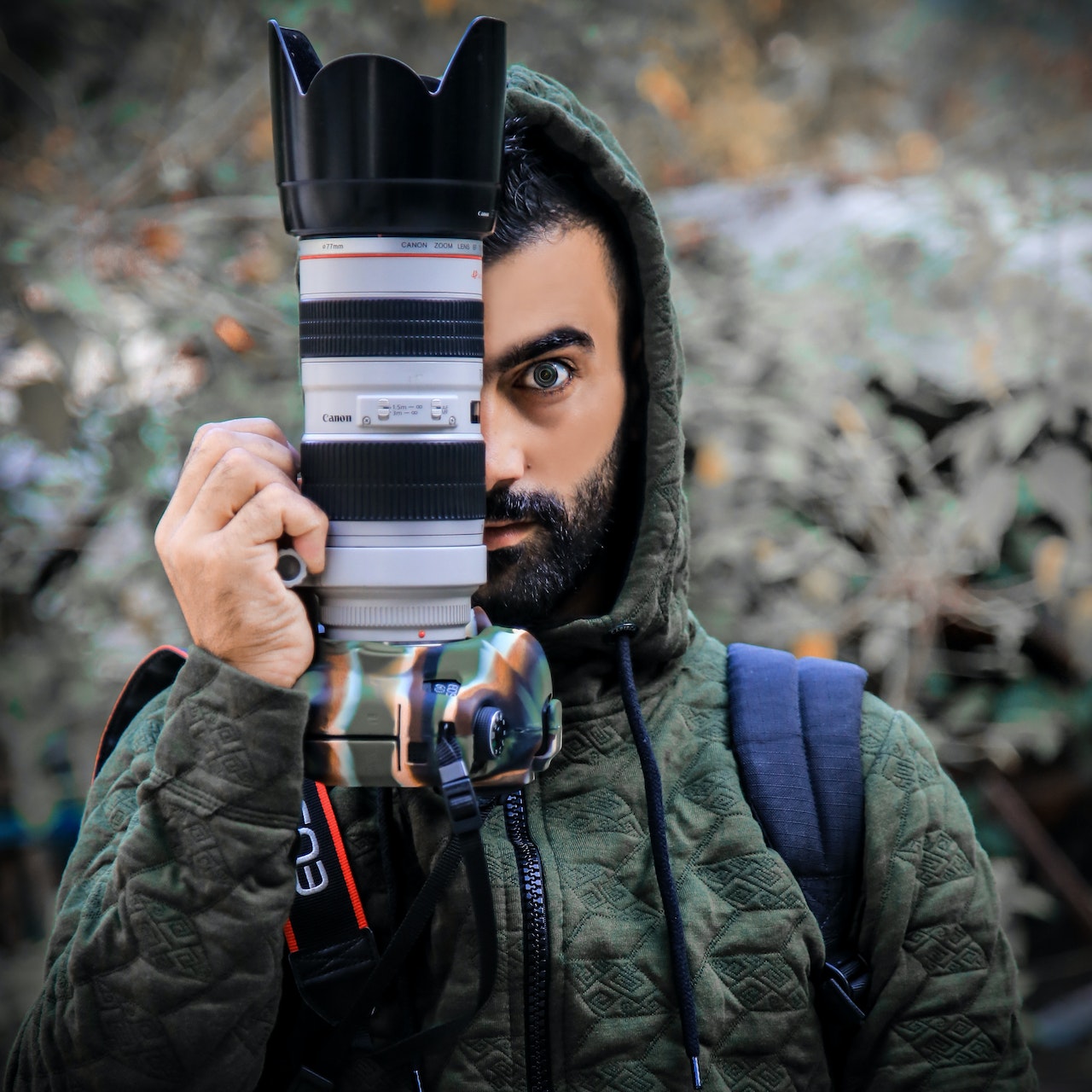 War journalist holding a camera